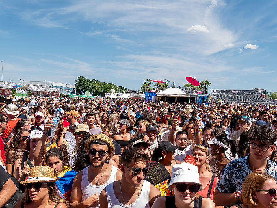 Mit internationalen und nationalen Live-Acts!