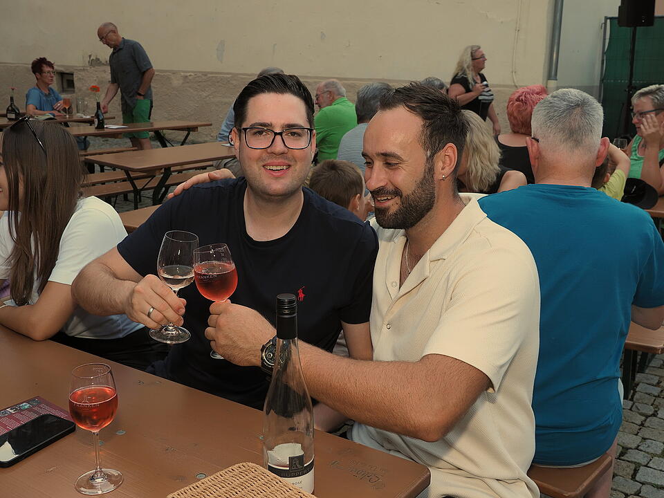 Das Weinfest zieht tausende Besucher an.