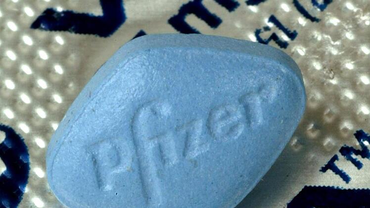 Dei Wirkung von Viagra auf die männliche Erektion entdeckten Forscher zufällig. Symbolbild: dpa/Uli Deck