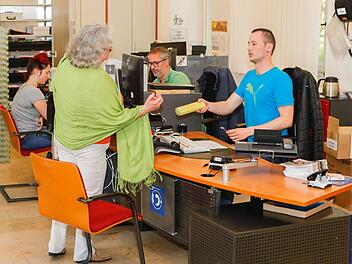 Infothek im Bamberger Rathaus - beliebte Anlaufstelle für Bürger, die hier mit Rat und Tat unterstützt werden. Foto: Matthias Hoch