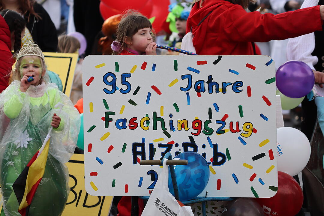Die Hauptstrasse wurde zur Partymeile