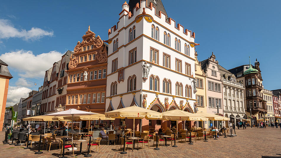 Am Fuße der historischen Steipe schmeckt es bei gutem Wetter gleich doppelt so gut.