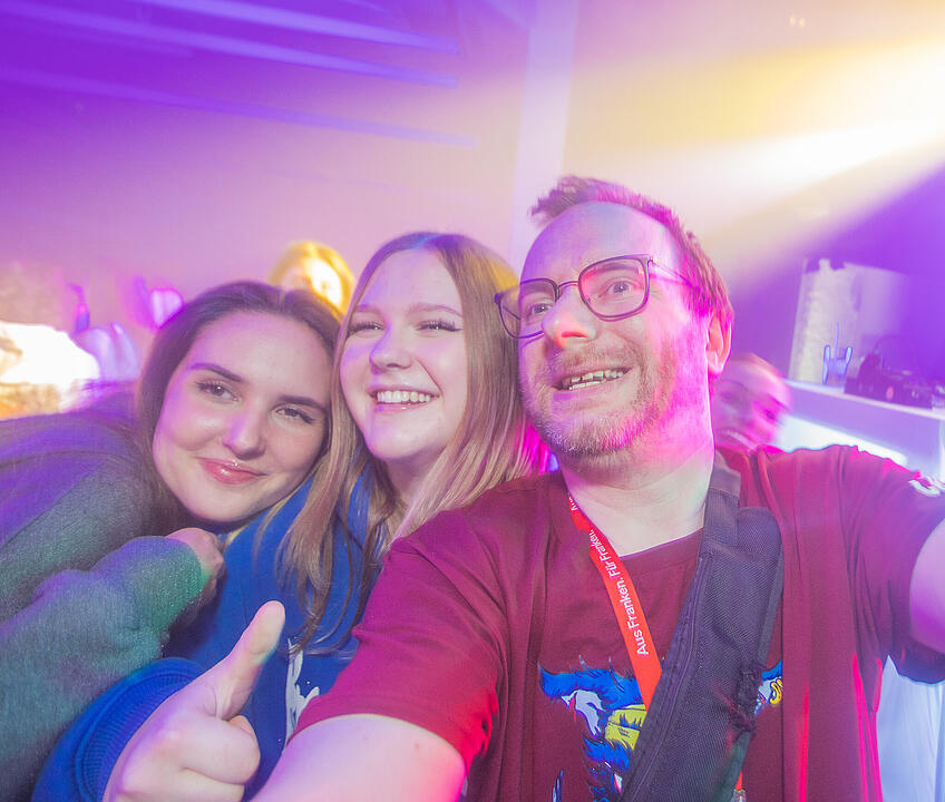 Nach dem einschlagenden Erfolg der ersten Kufa Club Night wurde ausgelassen die 2. Auflage gefeiert.