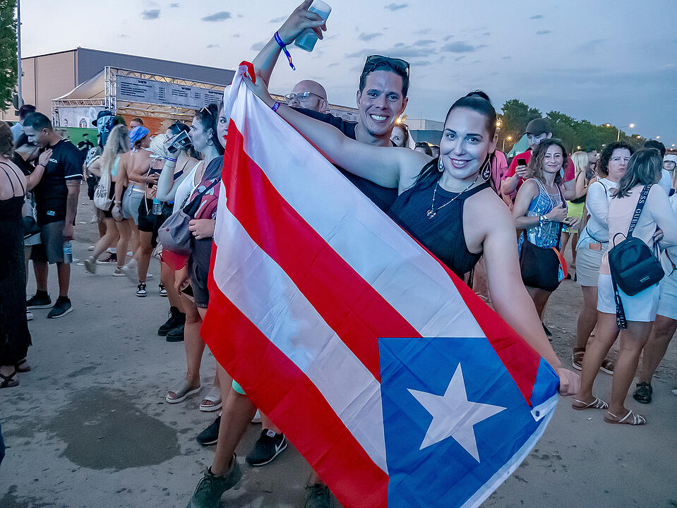Mit internationalen und nationalen Live-Acts!