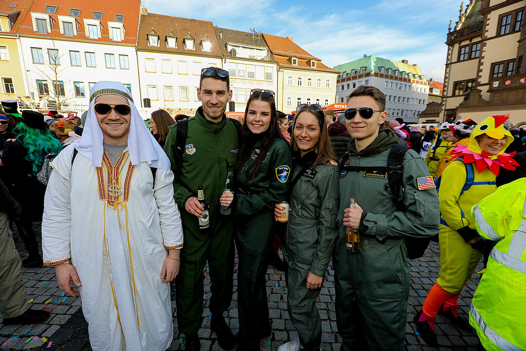 Große Party nach dem Faschingsumzug am Marktplatz.