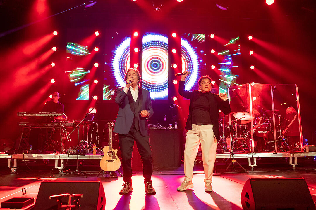 Ricchi e Poveri, Gemelli Diversi, Pino Barone Band, u.v.m.