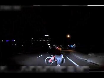 Der erste tödliche Unfall eines autonomen Uber-Autos wird den Weg zu selbstfahrenden Autos beeinflussen.  Foto: Uncredited/Tempe Police Department/dpa