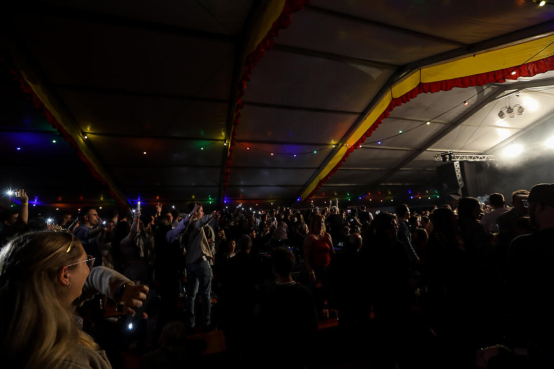 Beste Stimmung beim traditionsreichen Zeltweinfest an der Mainschleife!