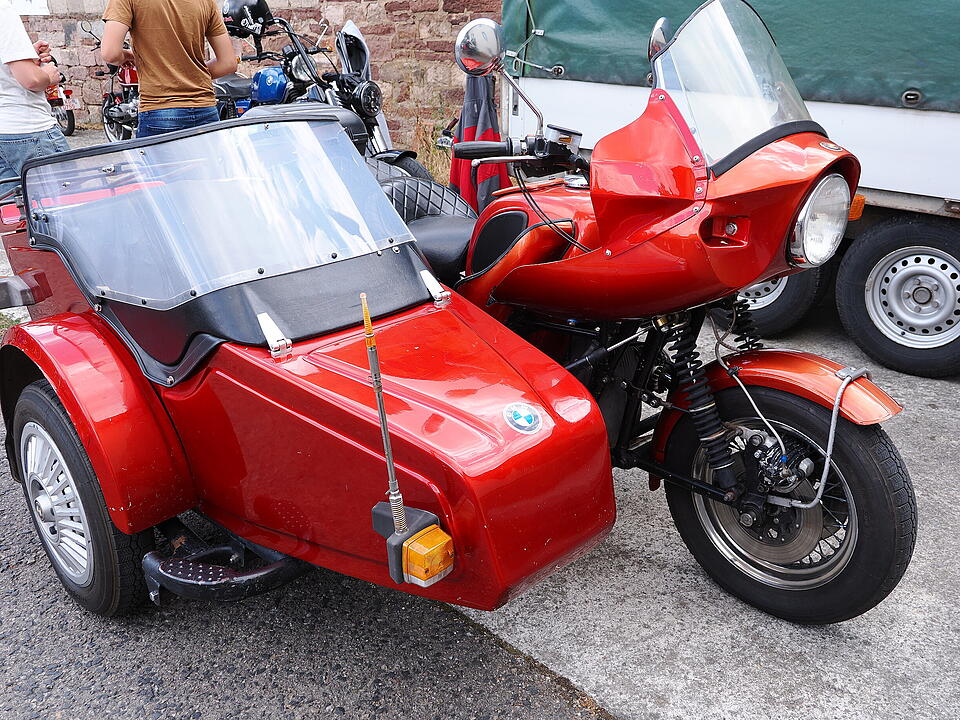 Oldtimer, US Cars, Traktoren und Motorräder.