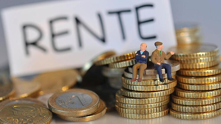 In diesem Jahr gibt es für Rentner Grund zur Freude: Die Rente wird erhöht, es gibt deutlich mehr Geld.