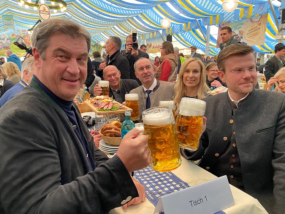 O'zapft is! Das Frühlingsfest am Dutzendteich beginnt