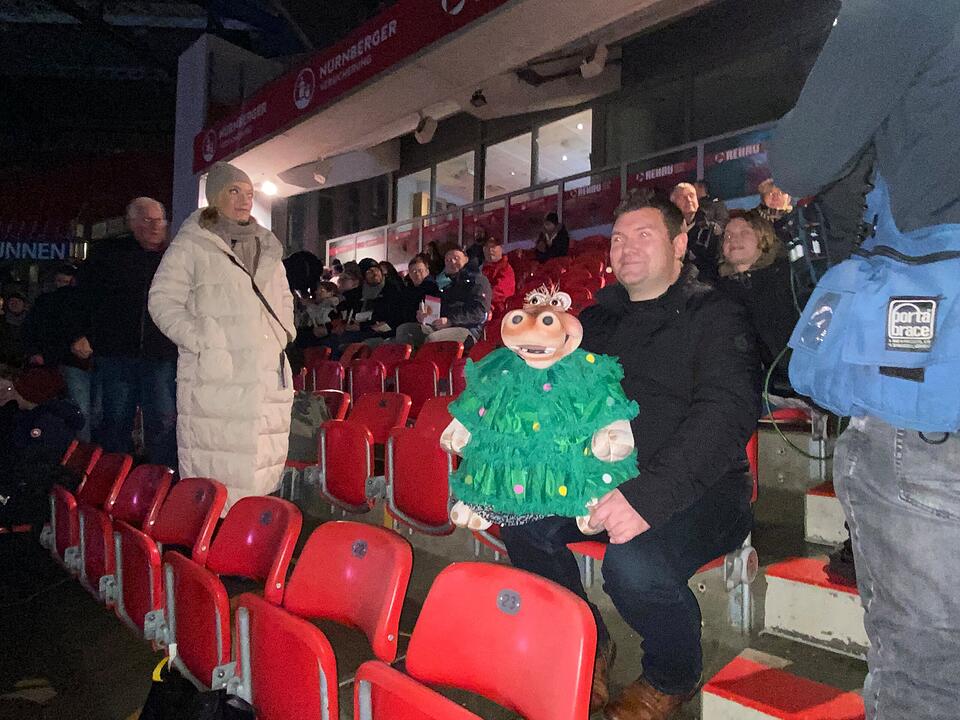 Endlich wieder: Impressionen vom Große Nürnberger Adventssingen 2022 im Max-Morlock-Stadion