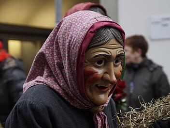 Beim traditionellen Schärensprung geben Hexen den Ton an.