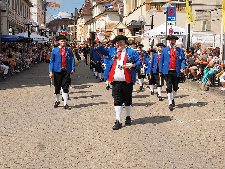 Großer historischer Festzug durch Bad Kissingen!