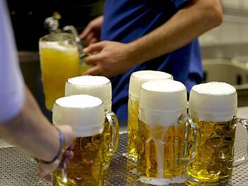 Bier - in Franken und Bayern unverzichtbarer Bestandteil gelebten Brauchtums. Foto: T. Hase/dpa