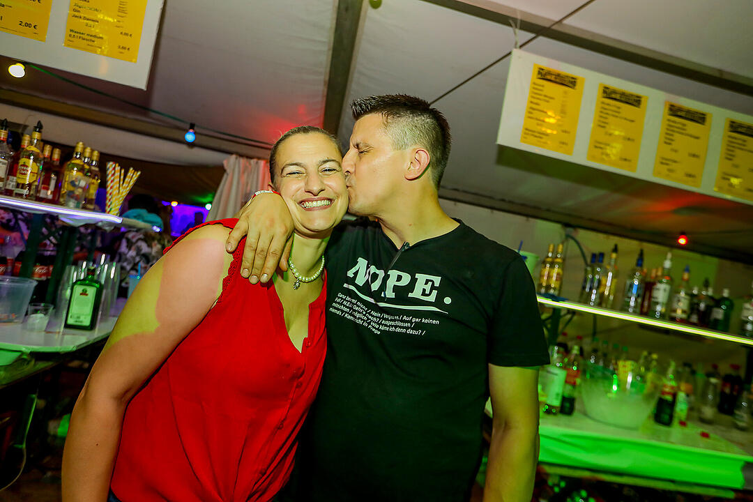 Partyzeltdorf mit 5 Areas!