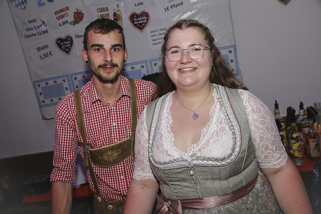 Die Landjugend Zaubach hat zum Kerwatanz eingeladen.