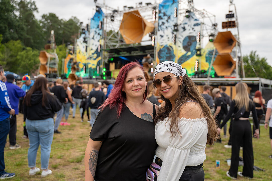 Sommer. Sonne. Tanzen. Techno. Bass!