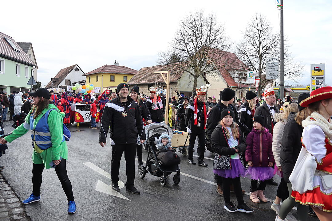 Die Hauptstrasse wurde zur Partymeile