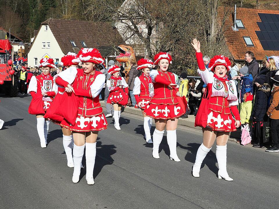 Buntes Faschingstreiben lockte tausende Besucher an.