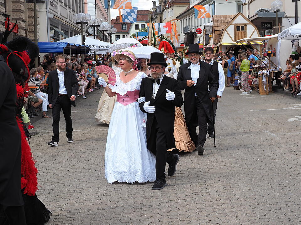 Großer historischer Festzug durch Bad Kissingen!