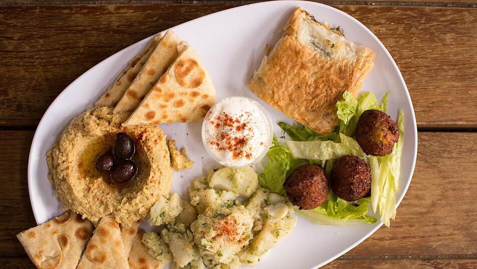 Eine leckere vegetarische Platte - auch solche Gerichte hat die griechische Küche zu bieten.