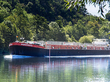 Die MS Experimenta legt an der Mosel an
