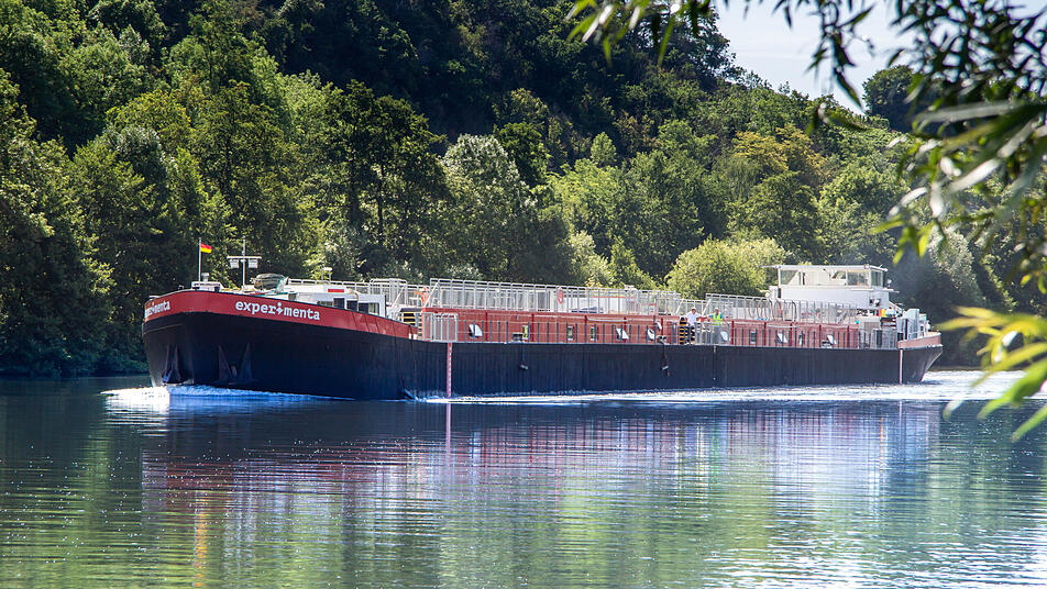 Die MS Experimenta legt an der Mosel an