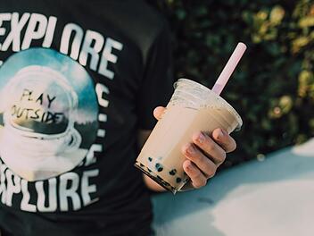 Bubble Tea ist ein taiwanisches Getränk auf der Basis von gesüßtem grünem oder schwarzem Tee.