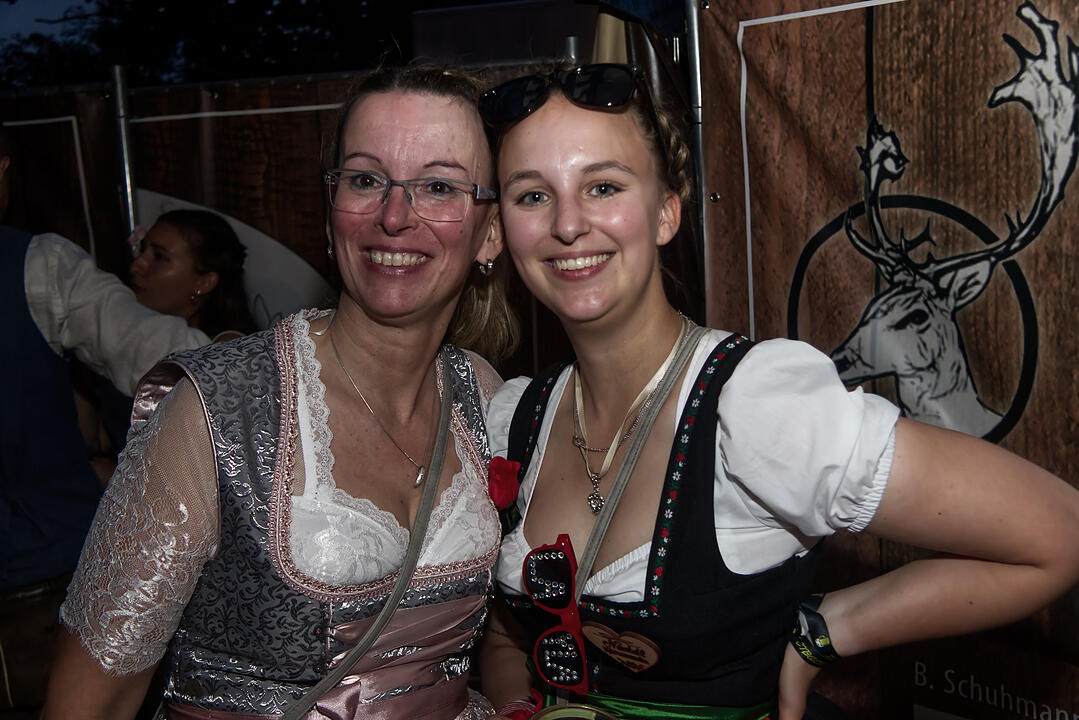 Die Partyband "Die Stodlrocker" spielten am Freitag zum Auftakt.