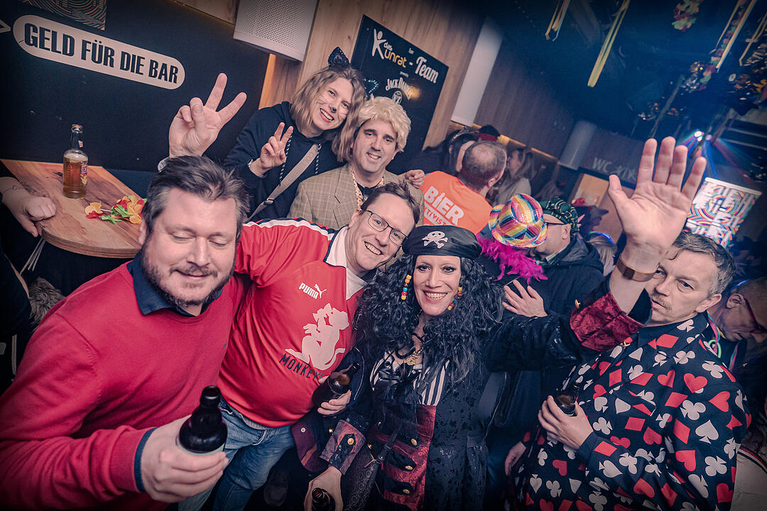 Gemeinsam Fasching feiern bis Montagmorgen!