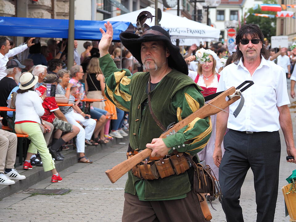 Großer historischer Festzug durch Bad Kissingen!