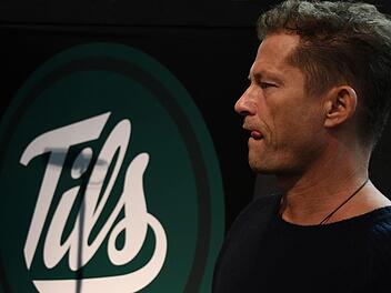 Til Schweiger stelte sein "Tils" am Montag (26. Februar 2018) auf der "Gastro Ivent"-Messe in Bremen vor. Foto: Carmen Jaspersen/dpa
