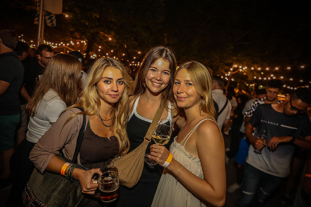 Impressionen vom größten Weinfest in Franken!