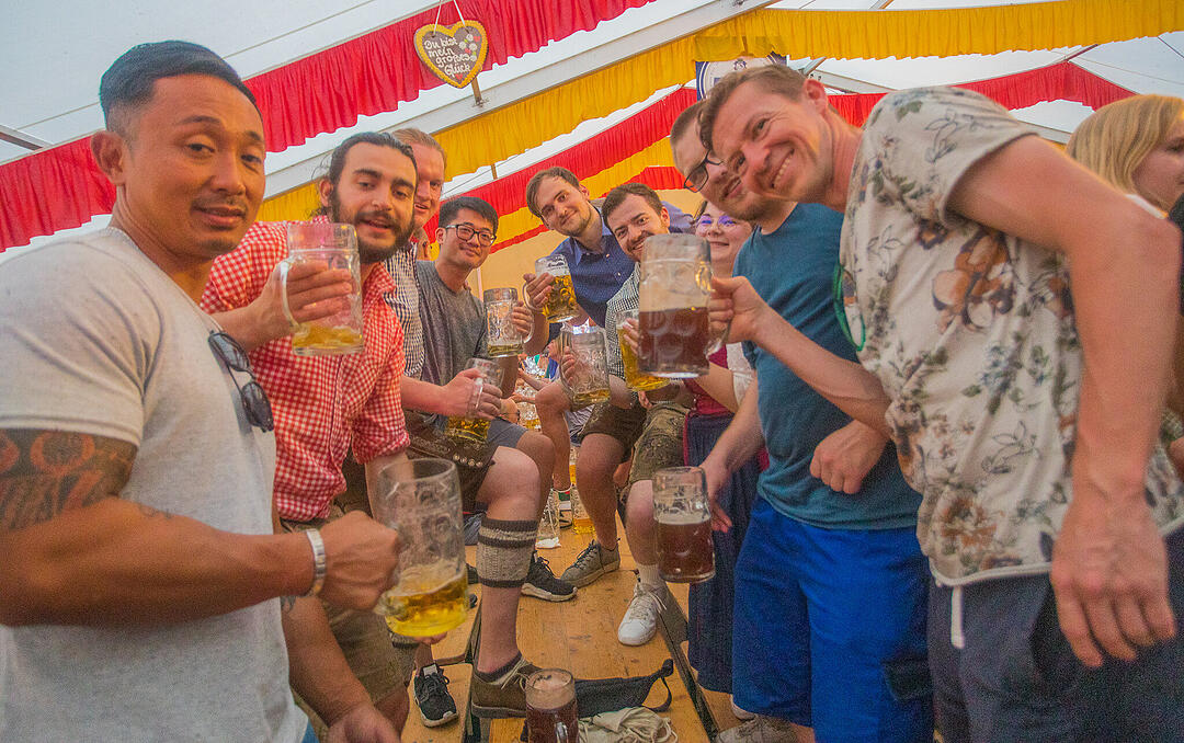 Musik im Festzelt gab es mit der Band "KLOSTERGOLD"