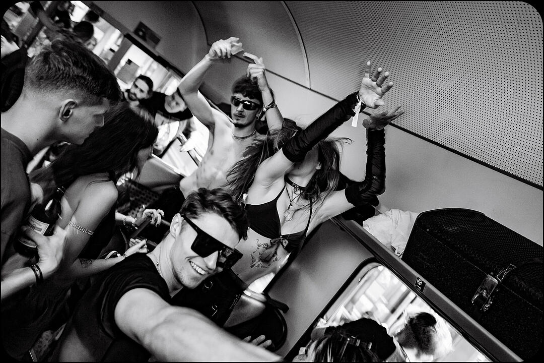 Hard Techno und Trance in drei verschiedenen Party-Waggons!
