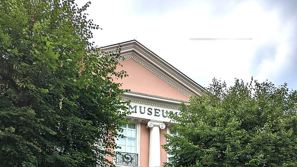 Im ehemaligen Kreismuseum befindet sich nun das Roentgen Museum.