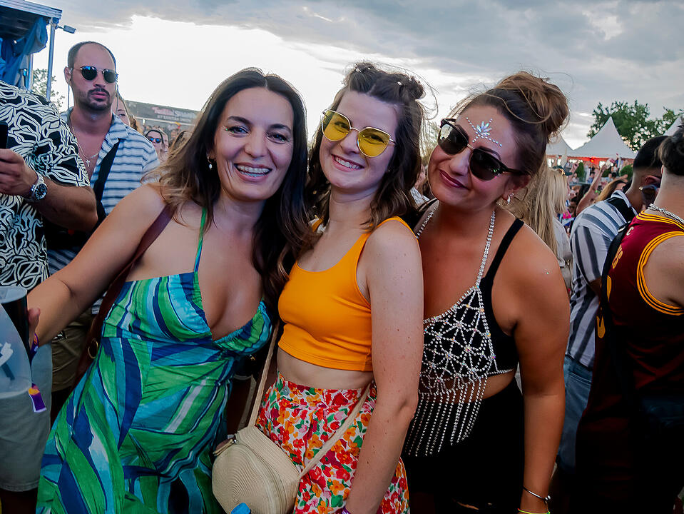 Mit internationalen und nationalen Live-Acts!