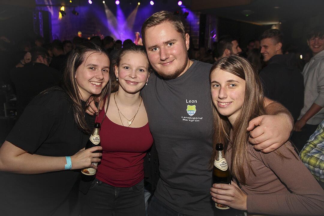 Die Partyband "Power" heizte ordentlich ein.