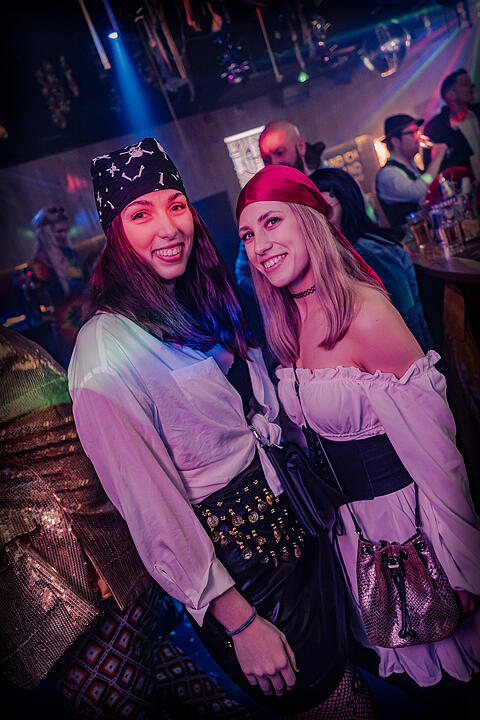 Gemeinsam Fasching feiern bis Montagmorgen!