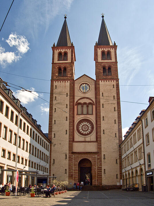 Der Dom ist die Bischofskirche des Bistums Würzburg