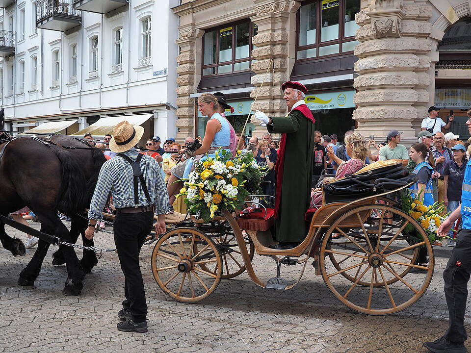 Großer historischer Festzug durch Bad Kissingen!