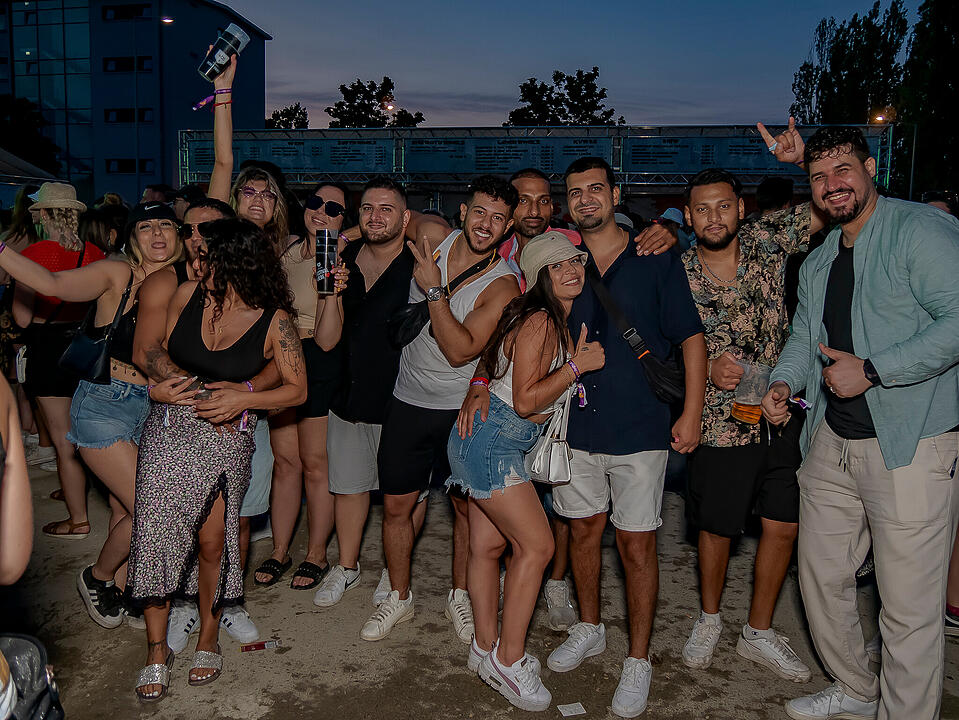Mit internationalen und nationalen Live-Acts!