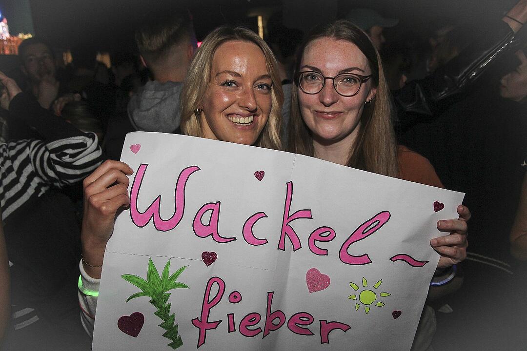 Opening Party mit Ballermann-Größe Peter Wackel