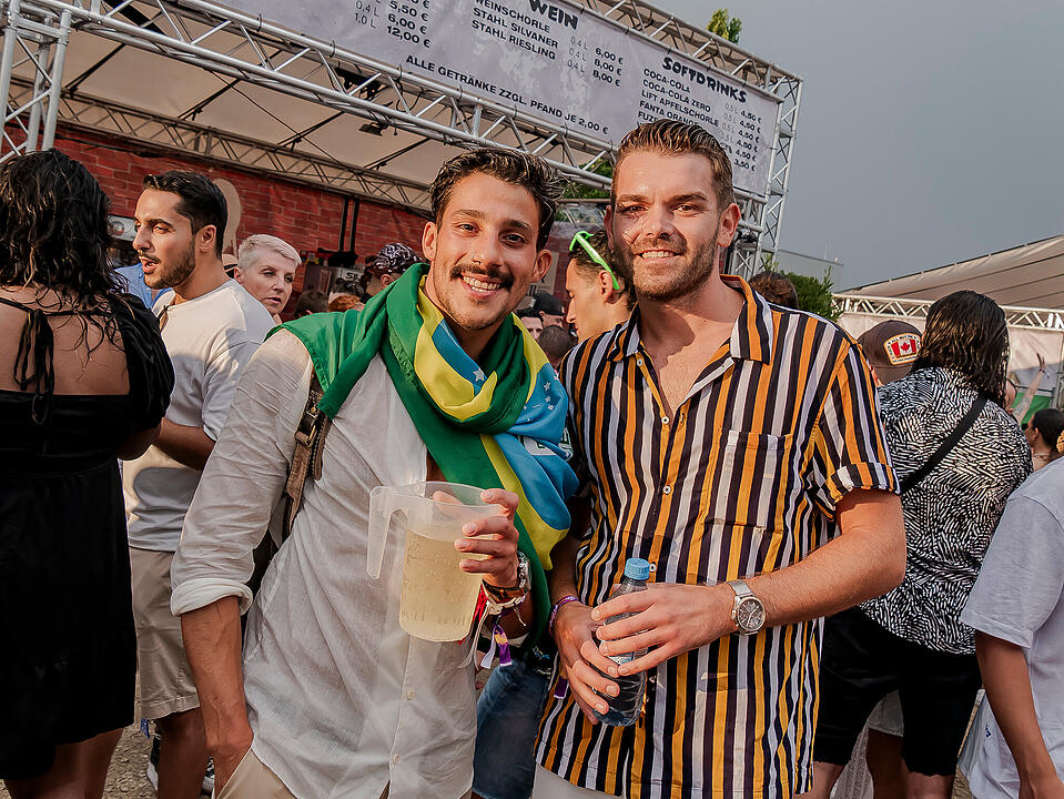 Mit internationalen und nationalen Live-Acts!