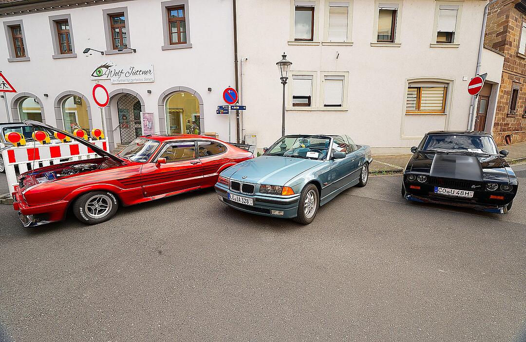 Historische Automobile und Motorräder