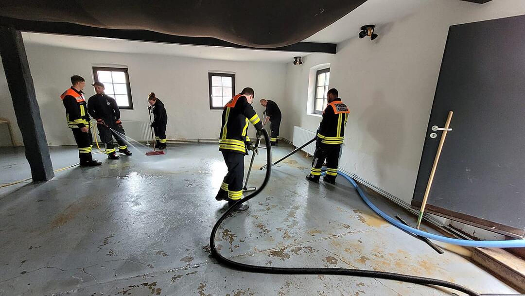 Feuerwehr Estenfeld hilft Familie von verstorbenem Kameraden