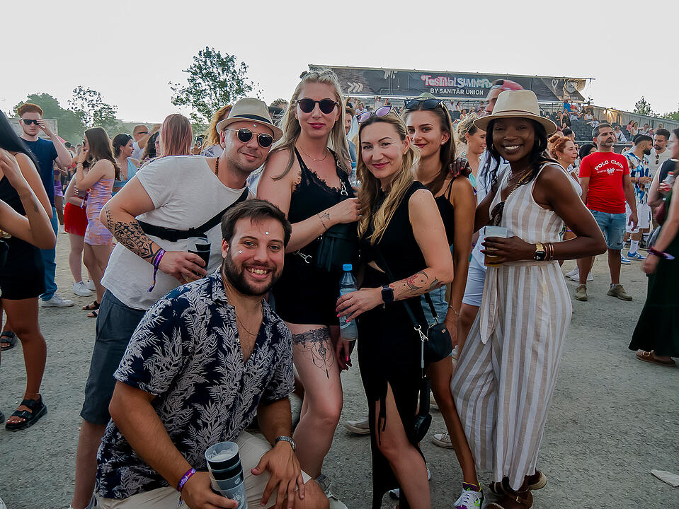Mit internationalen und nationalen Live-Acts!