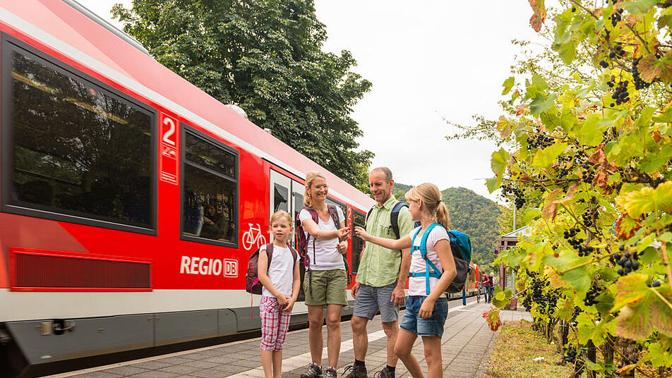 Mit der ganzen Familien lohnt sich ein Ausflug entlang der Moselstrecke mit der Bahn und dem 9-Euro-Ticket.
