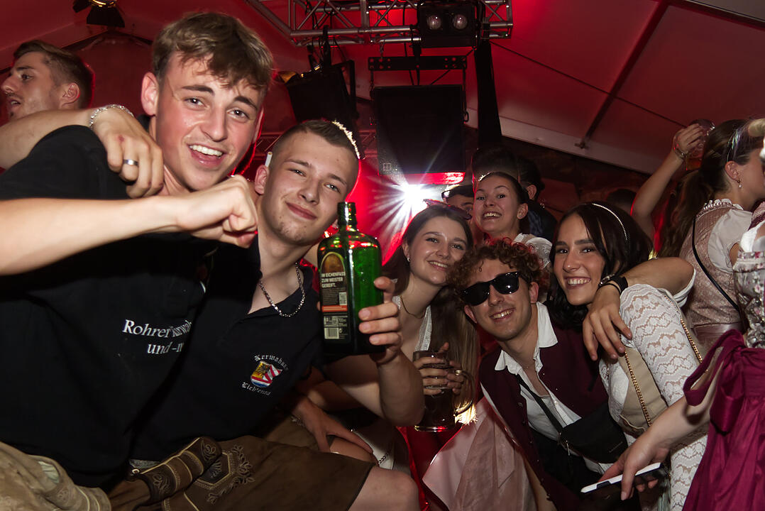 Musik im Festzelt gab es mit der Band "KLOSTERGOLD"
